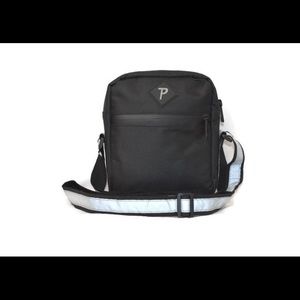 Smell proof satchel, odor resistant